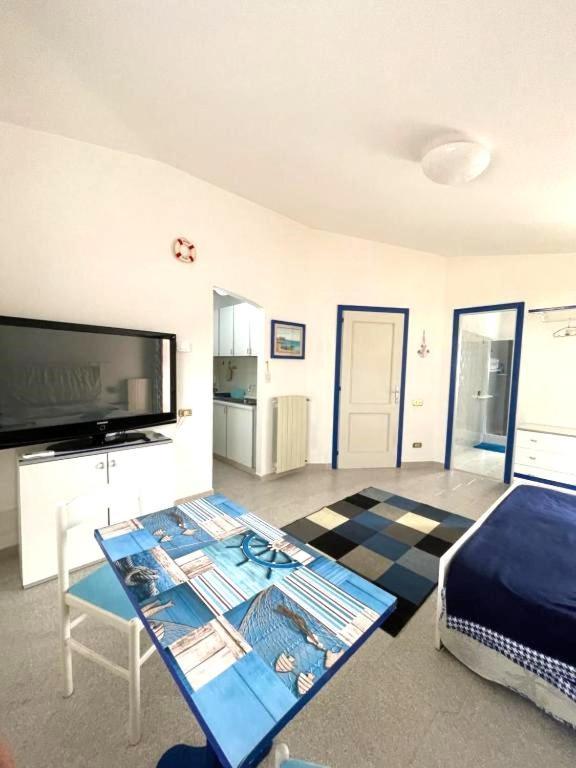 Imperia85 Lt Hotel Olbia Buitenkant foto